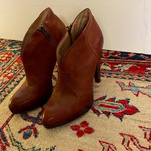 Frye Harlow Bootie - women’s size 7 EUC
